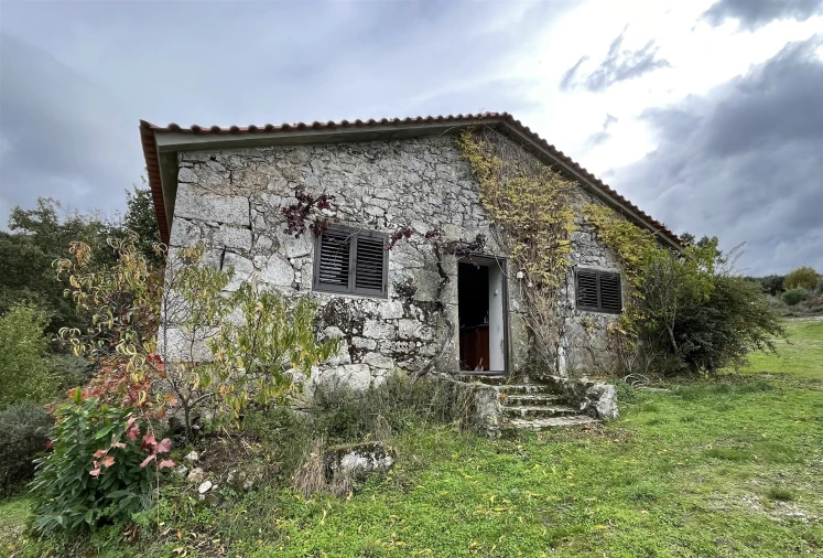 Quinta T2 para Venda em Aldeias e Mangualde da Serra Foto 3