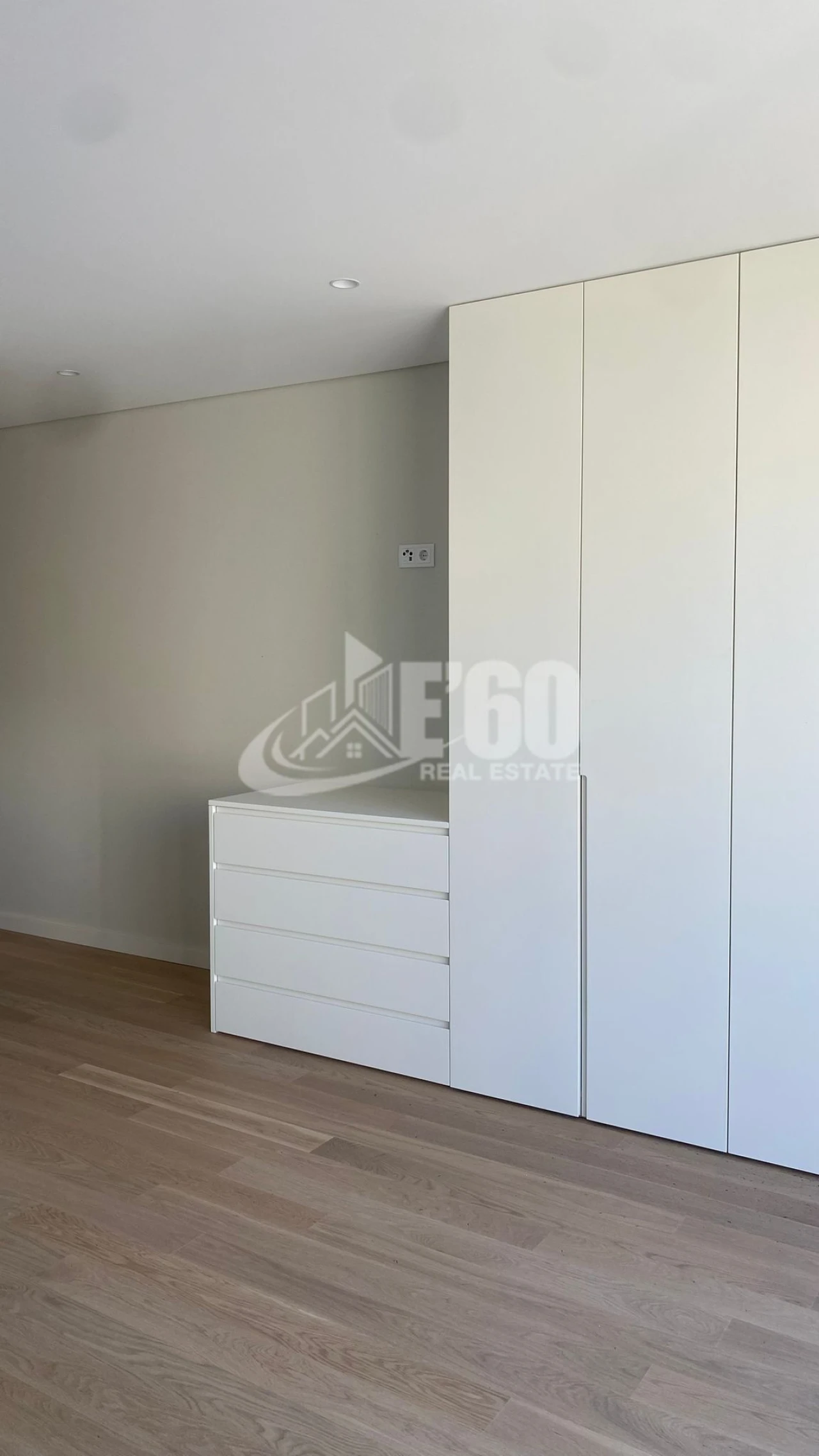 Moradia T4 para Venda em São Felix da Marinha Foto 5