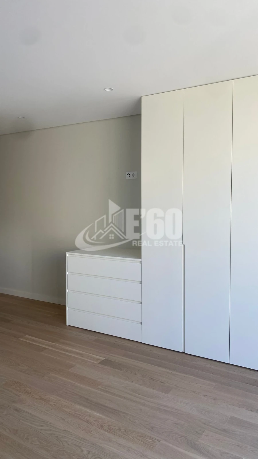 Moradia T4 para Venda em São Felix da Marinha Foto 5