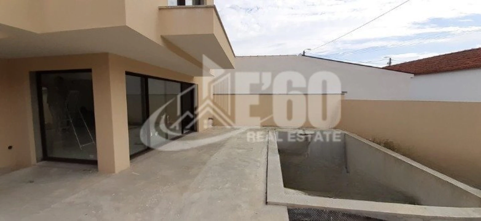 Moradia T4 para Venda em São Felix da Marinha Foto 17