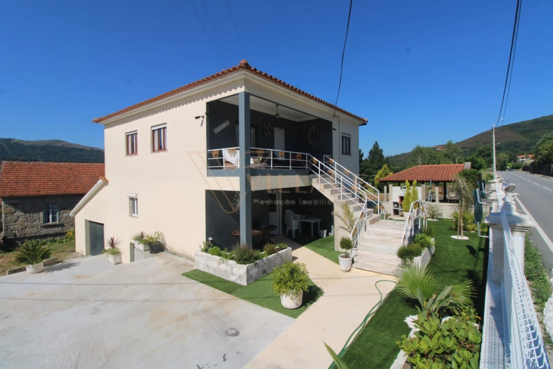 Moradia T4 para Venda em Covas Foto 2