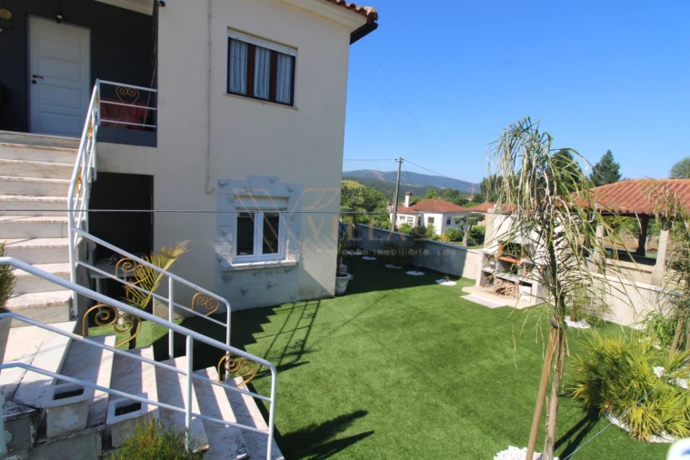 Moradia T4 para Venda em Covas Foto 3