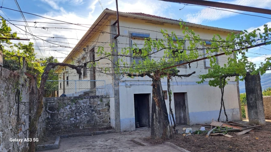 Moradia T4 para Venda em Covas Foto 1