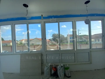 Apartamento T4 para Venda em Laranjeiro e Feijó