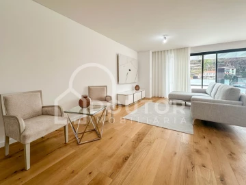 Apartamento T6 para Venda em Funchal (São Pedro)