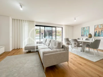 Apartamento T6 para Venda em Funchal (São Pedro)