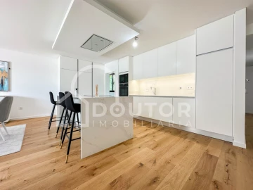 Apartamento T6 para Venda em Funchal (São Pedro)