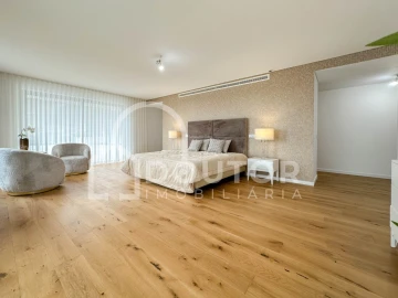 Apartamento T6 para Venda em Funchal (São Pedro)