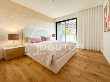 Apartamento T6 para Venda em Funchal (São Pedro)