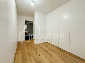 Apartamento T6 para Venda em Funchal (São Pedro)