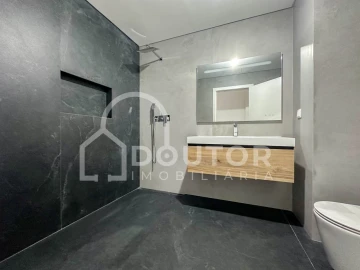 Apartamento T6 para Venda em Funchal (São Pedro)