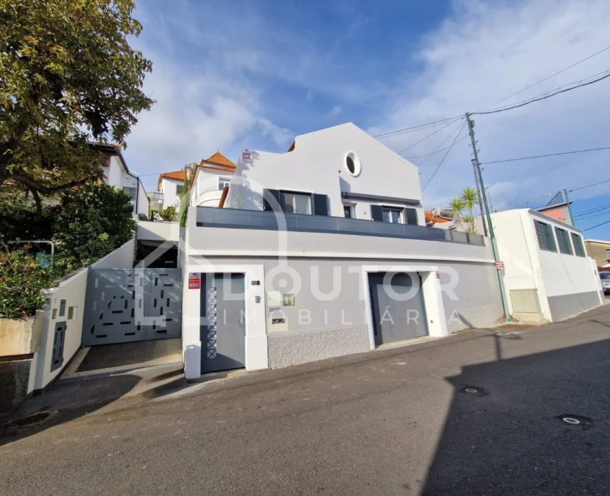 Moradia T3 para Venda em Funchal (Santa Maria Maior) Foto 4