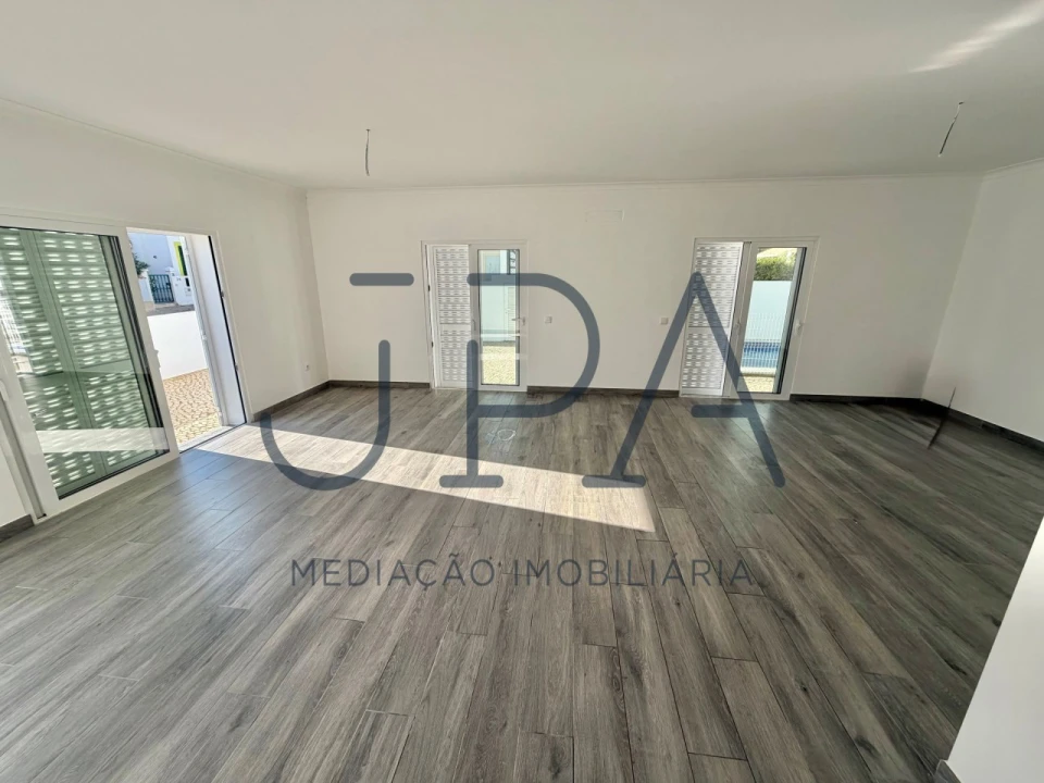 Moradia T4 para Venda em Altura Foto 3