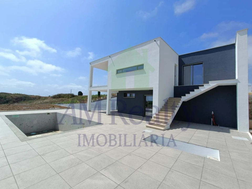 Moradia T4 para Venda em Lourinhã e Atalaia Foto 1