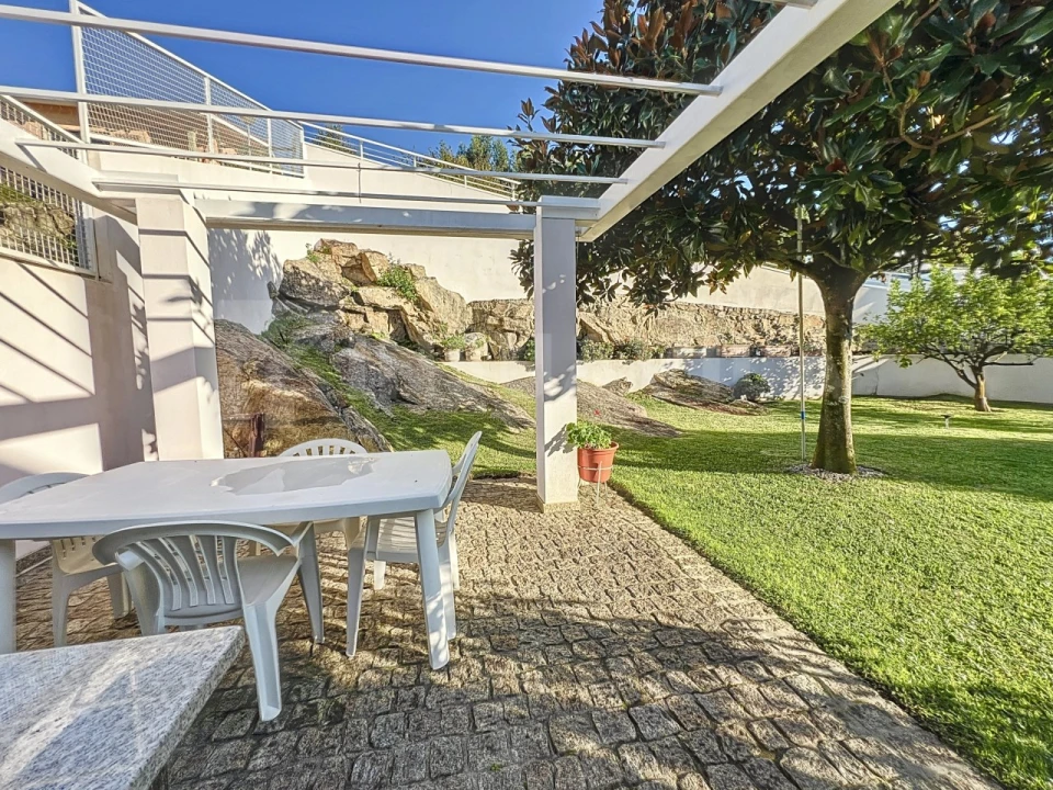 Moradia T4 para Venda em Loivo Foto 9