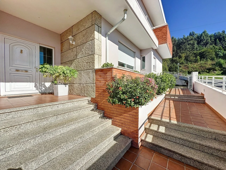 Moradia T4 para Venda em Loivo Foto 11