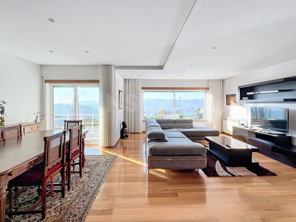 Moradia T4 para Venda em Loivo Foto 14