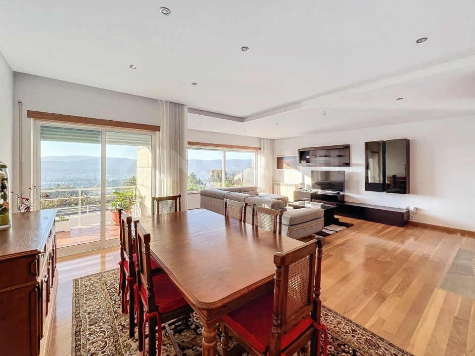 Moradia T4 para Venda em Loivo Foto 15