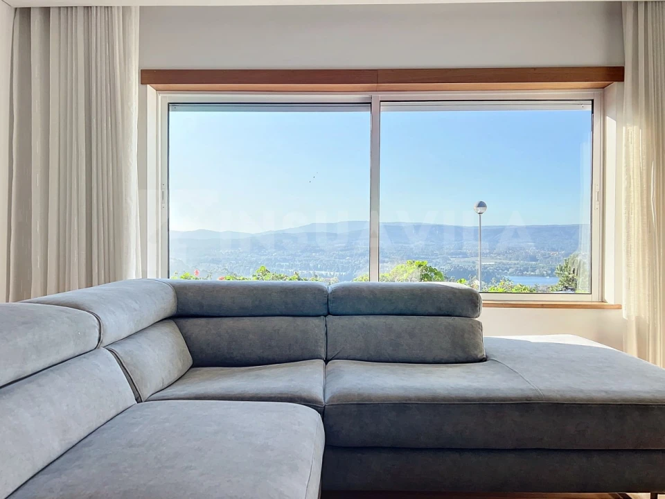 Moradia T4 para Venda em Loivo Foto 18