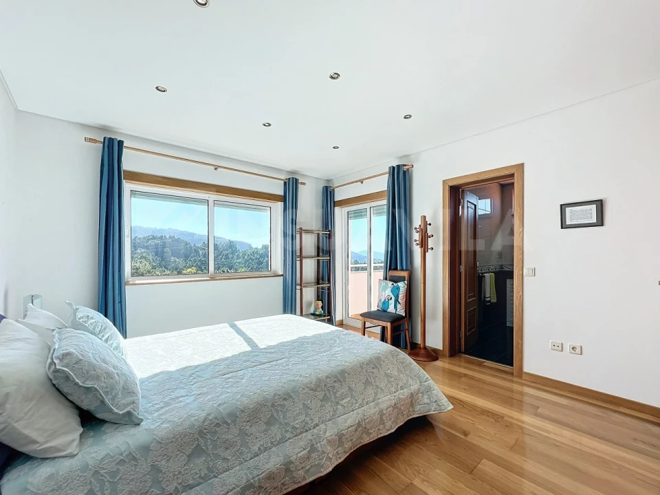 Moradia T4 para Venda em Loivo Foto 30