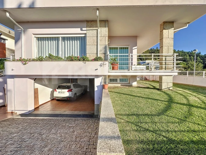 Moradia T4 para Venda em Loivo Foto 3