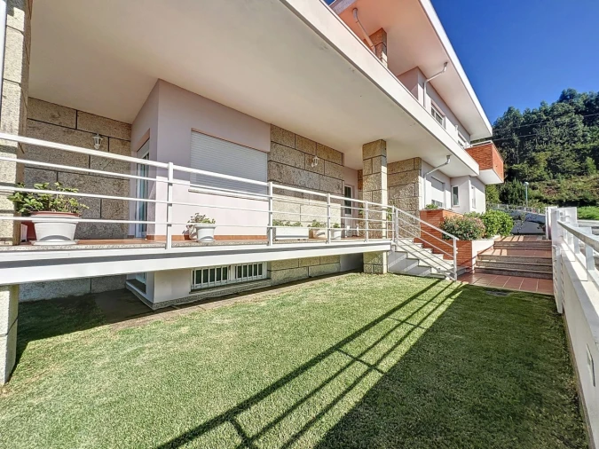 Moradia T4 para Venda em Loivo Foto 4