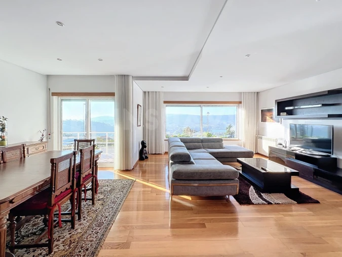 Moradia T4 para Venda em Loivo Foto 14