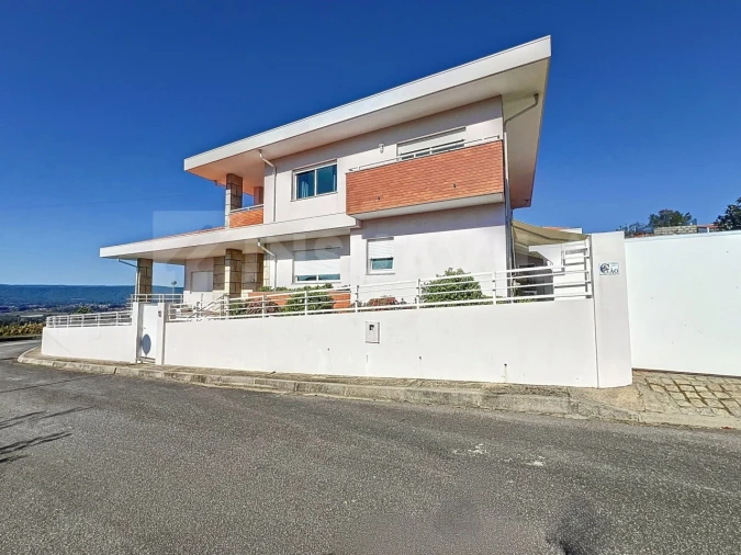 Moradia T4 para Venda em Loivo Foto 54