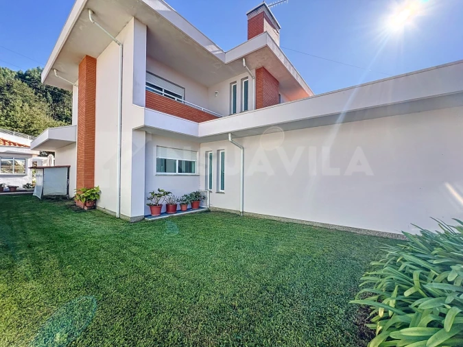 Moradia T4 para Venda em Loivo Foto 55