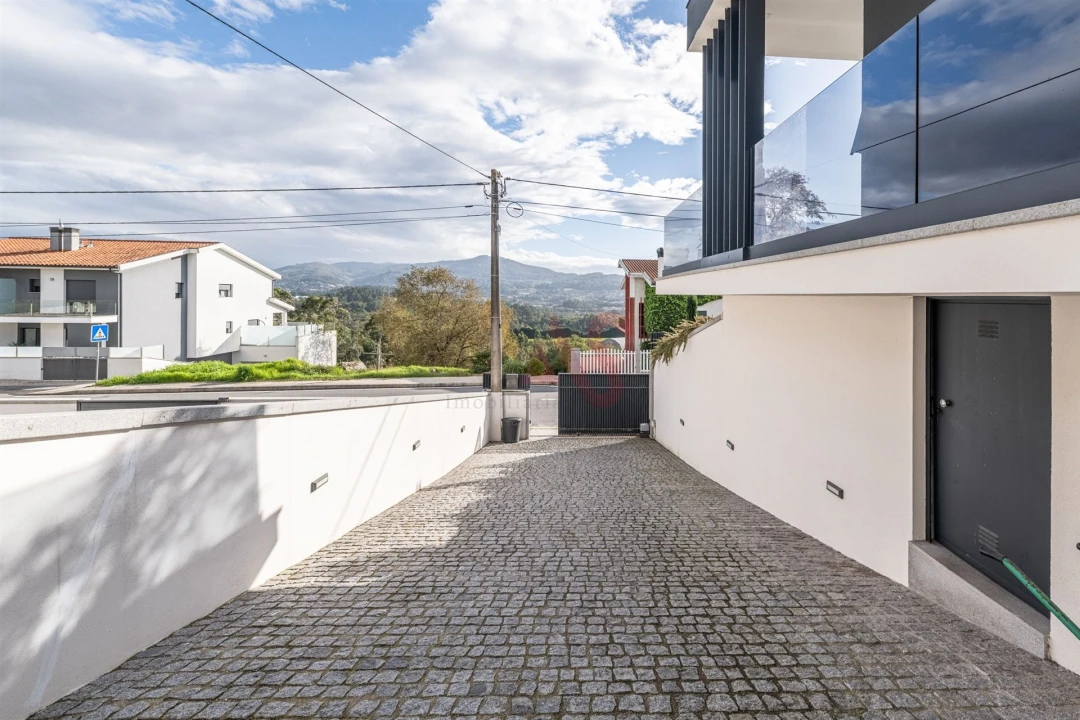 Moradia T3 para Venda em Vila Verde e Barbudo Foto 25