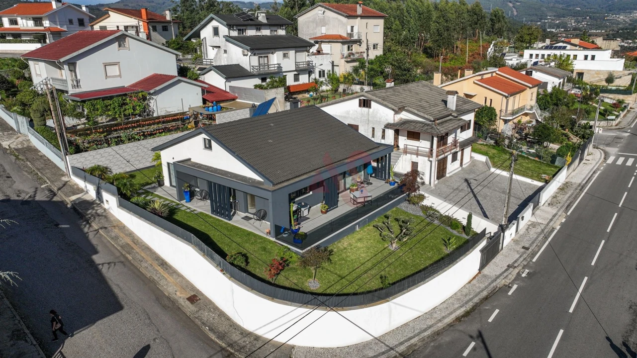 Moradia T3 para Venda em Vila Verde e Barbudo Foto 1