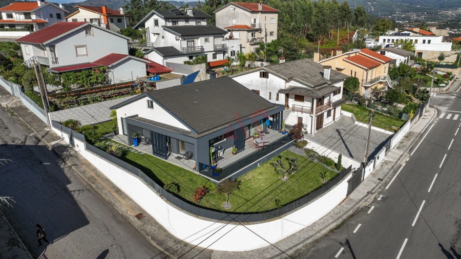 Moradia T3 para Venda em Vila Verde e Barbudo Foto 1