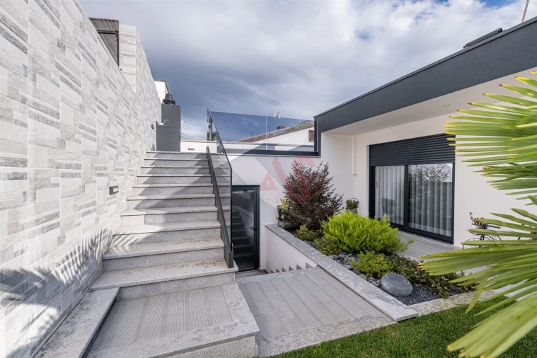 Moradia T3 para Venda em Vila Verde e Barbudo Foto 20