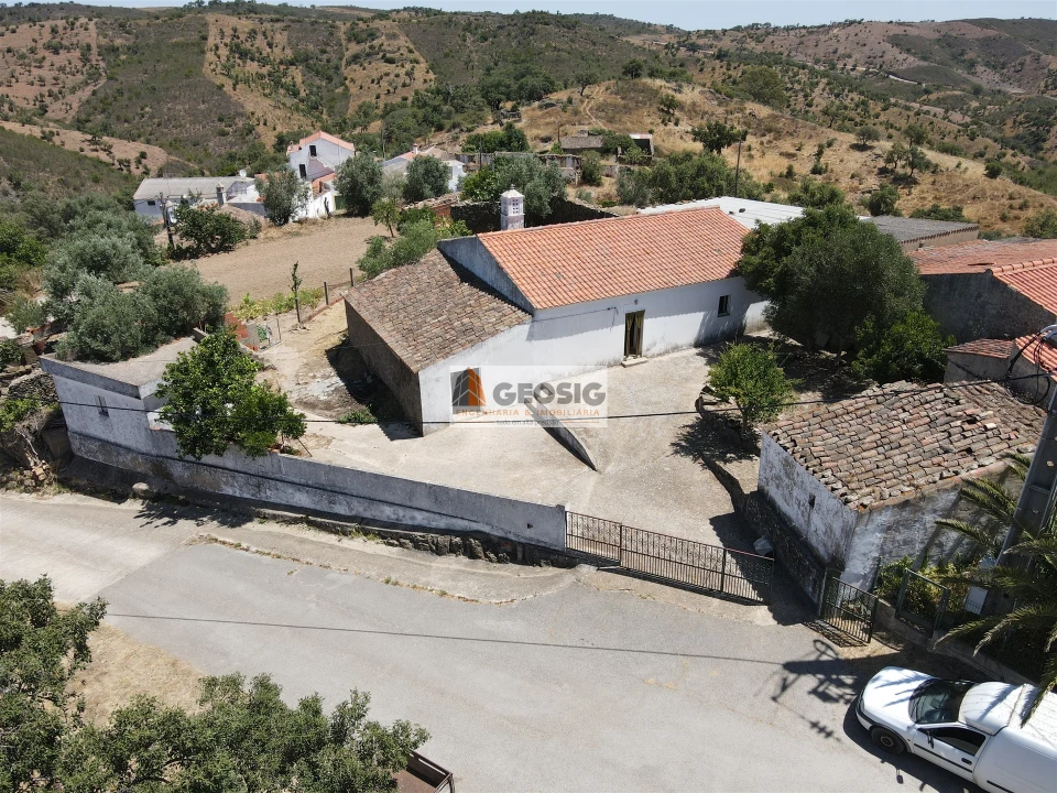 Moradia T2 para Venda em São Barnabe Foto 1