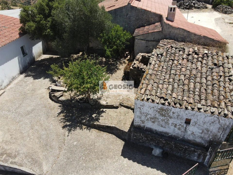 Moradia T2 para Venda em São Barnabe Foto 3