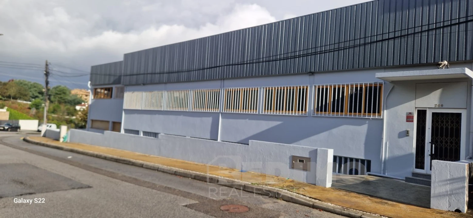 Armazém para Arrendamento em São João da Madeira Foto 2