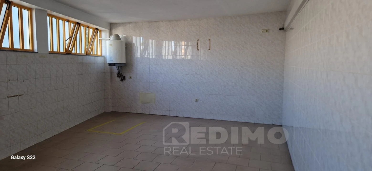 Armazém para Arrendamento em São João da Madeira Foto 4