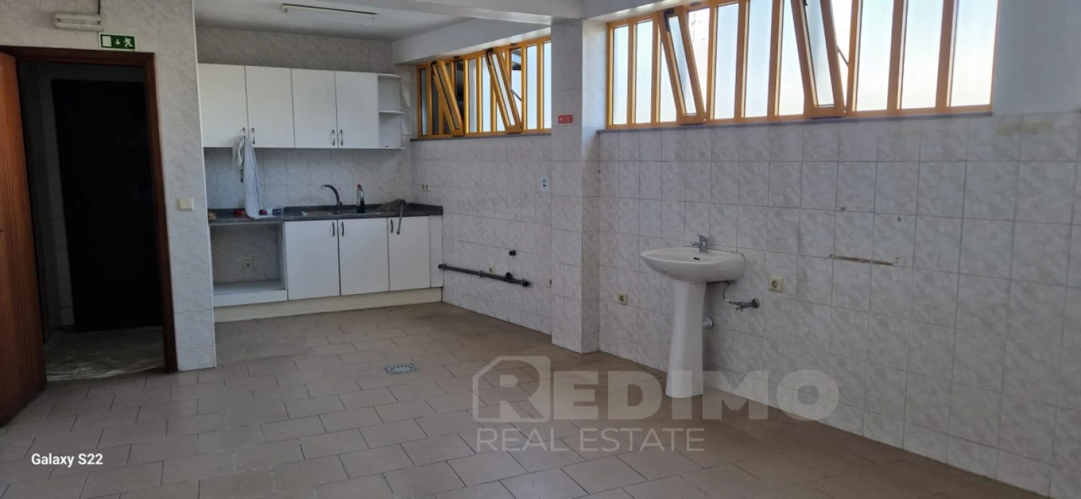 Armazém para Arrendamento em São João da Madeira Foto 5