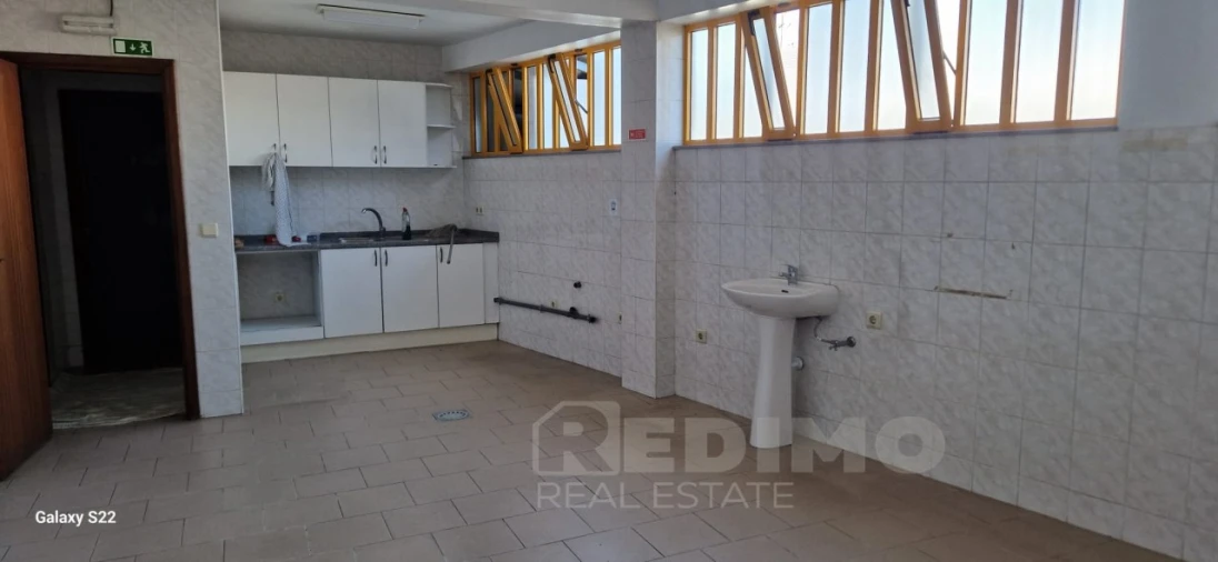 Armazém para Arrendamento em São João da Madeira Foto 5