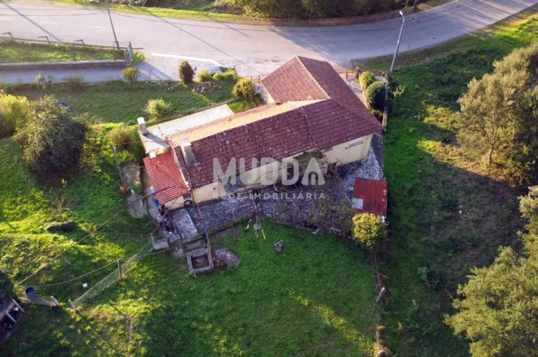 Moradia T5 para Venda em Milheiros de Poiares Foto 2