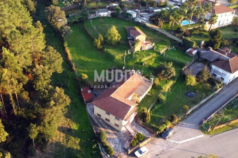 Moradia T5 para Venda em Milheiros de Poiares Foto 4