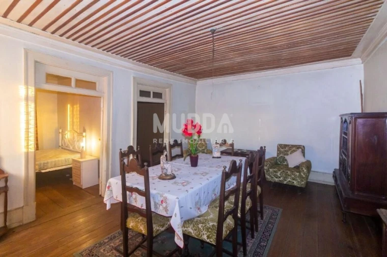 Moradia T5 para Venda em Milheiros de Poiares Foto 3