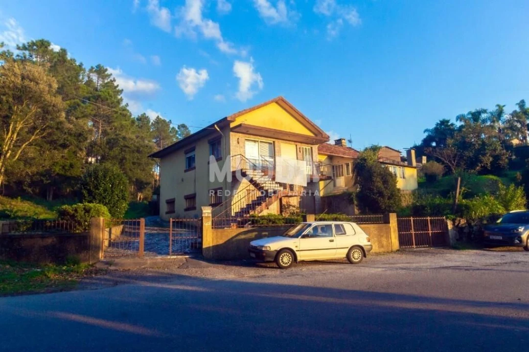 Moradia T5 para Venda em Milheiros de Poiares Foto 1