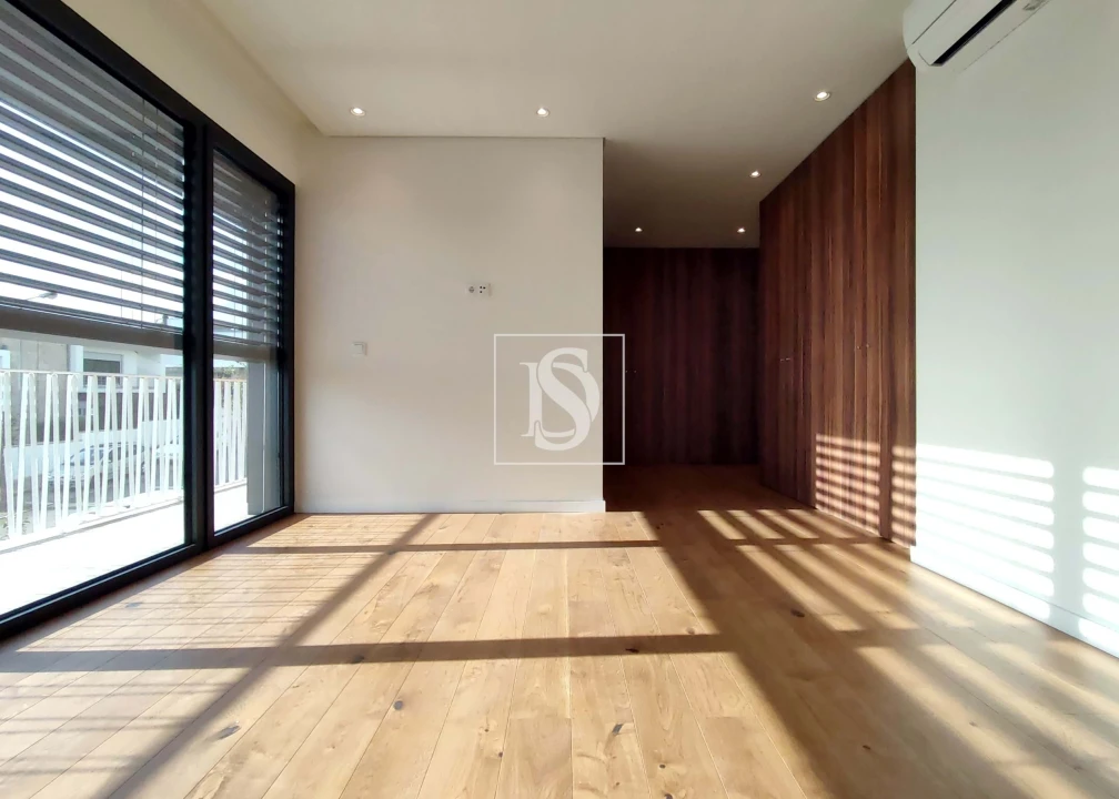 Moradia T4 para Venda em Oliveira, São Paio e São Sebastião Foto 16