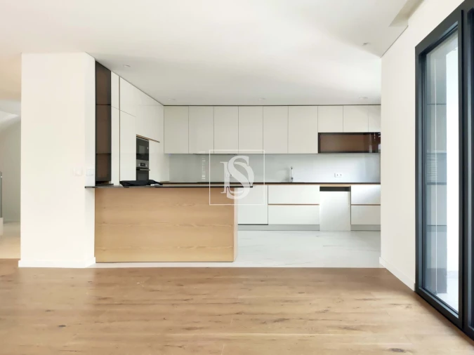 Moradia T4 para Venda em Oliveira, São Paio e São Sebastião