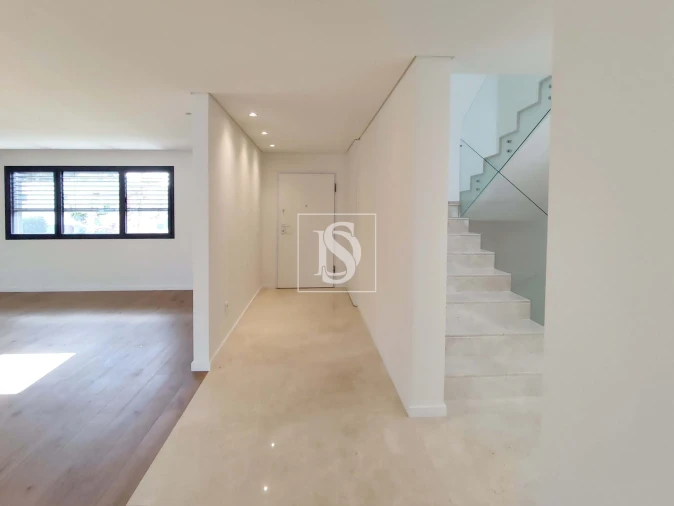 Moradia T4 para Venda em Oliveira, São Paio e São Sebastião Foto 4