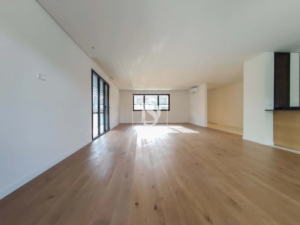 Moradia T4 para Venda em Oliveira, São Paio e São Sebastião Foto 7