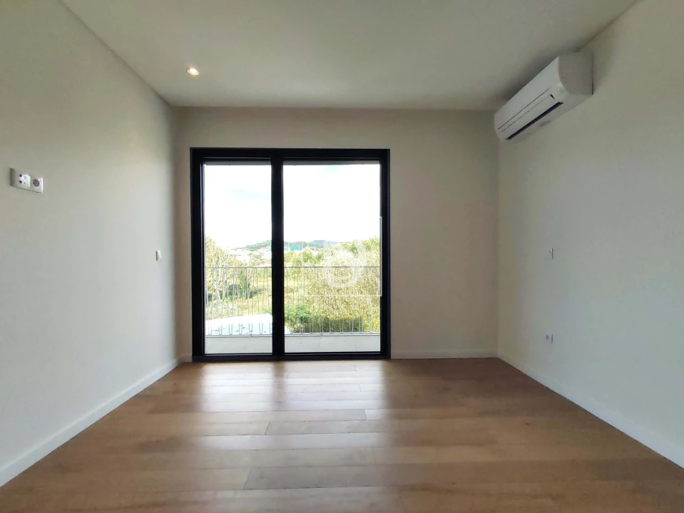 Moradia T4 para Venda em Oliveira, São Paio e São Sebastião Foto 2