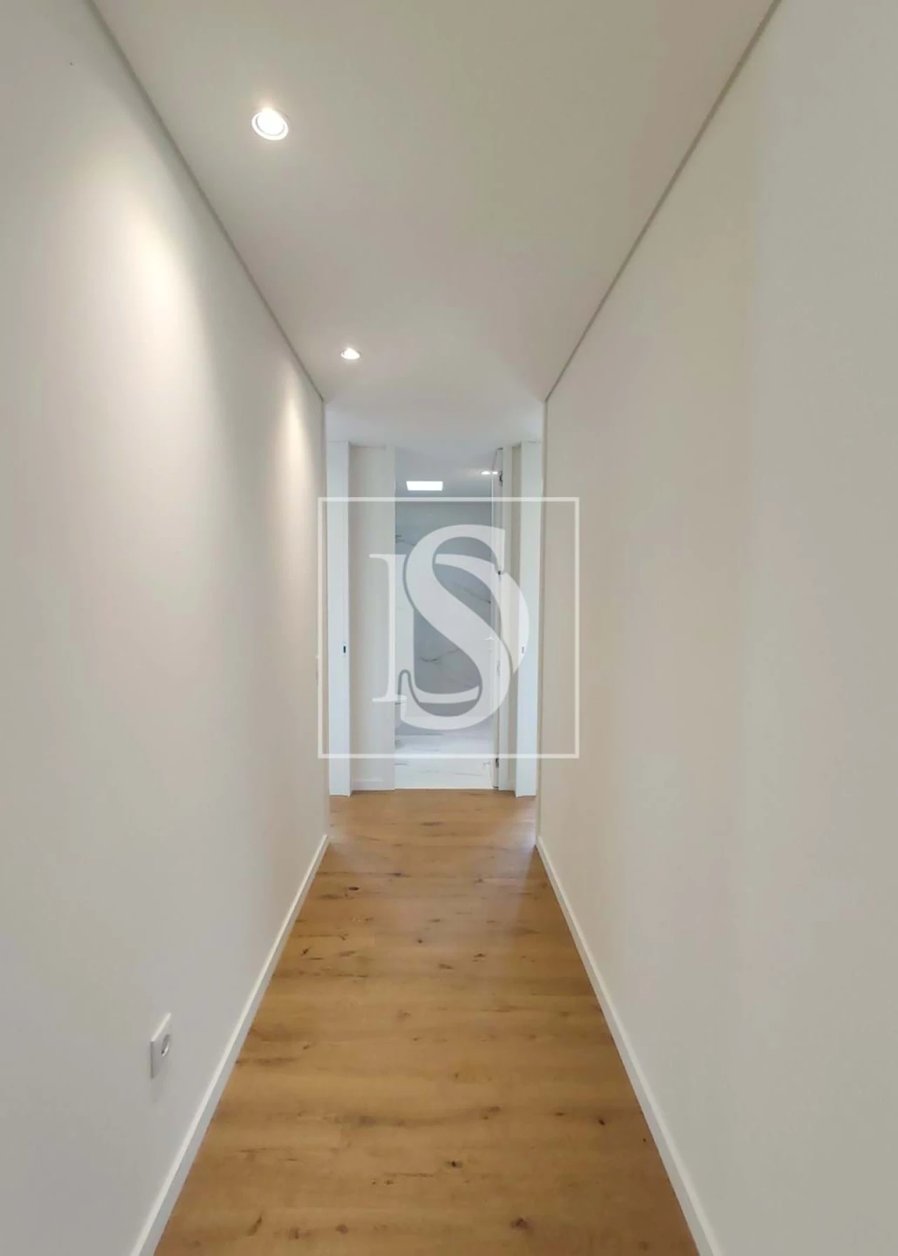 Moradia T4 para Venda em Oliveira, São Paio e São Sebastião Foto 21