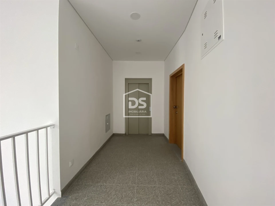 Apartamento T2 para Venda em Guarda Foto 11